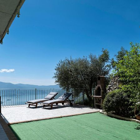 Mantegna - Garden With Lake View And Swimming Pool Parzanica Exterior foto