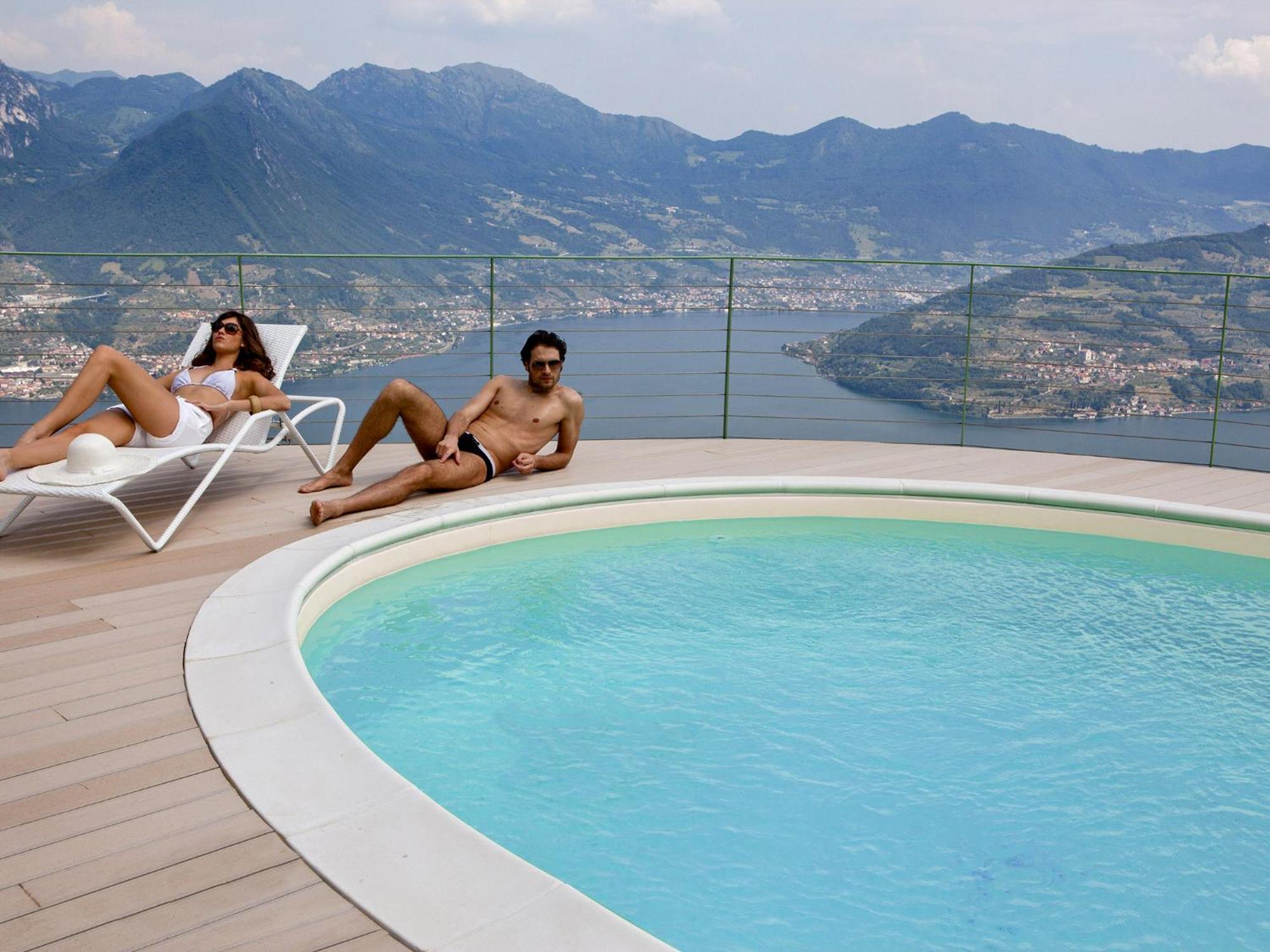 Mantegna - Garden With Lake View And Swimming Pool Parzanica Exterior foto